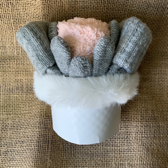 Accessories - Gift Set - Fuzzy Socks, Gloves & Scrunchie